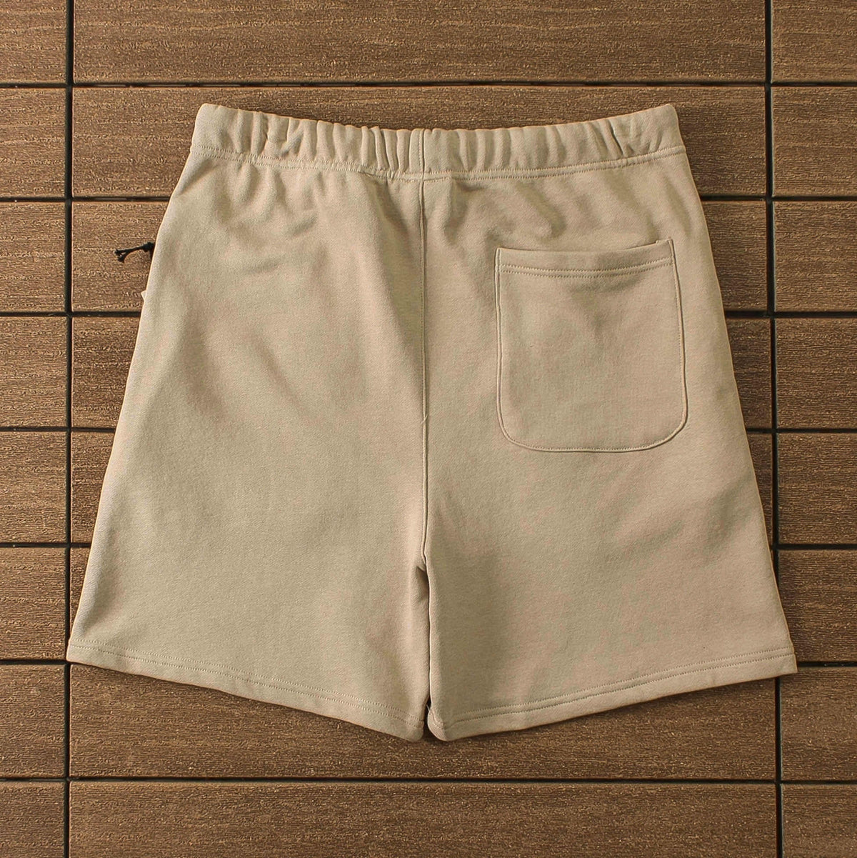 "Essence" Shorts Sand